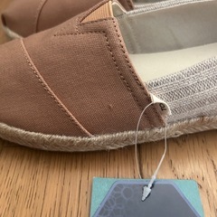 【新品】TOMSベージュスリッポン【size23.5】の画像