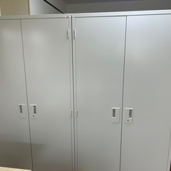 スチール書庫 両開き書庫 鍵付き 国産 完成品2台 の画像