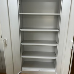 スチール書庫 両開き書庫 鍵付き 国産 完成品2台 の画像