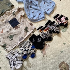 #96【80size】夏物 シャツ パジャマ 靴下の画像