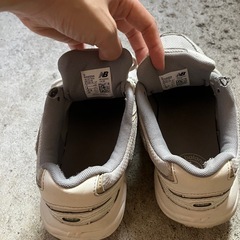 ニューバランス スニーカーの画像