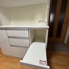 食器棚の画像