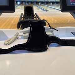 ボウリング　リスタイ　リストタイ　ボウリンググローブ　右投げ用　マングース製　黒の画像