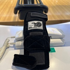 ボウリング　リスタイ　リストタイ　ボウリンググローブ　右投げ用　マングース製　黒の画像