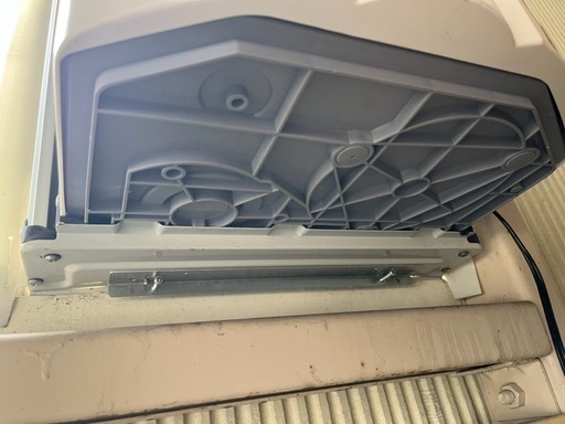 お引取り先決定】窓に設置型のエアコン