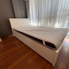 【9/4まで】セミダブルベッドフレーム　ニトリ　充電器付きの画像