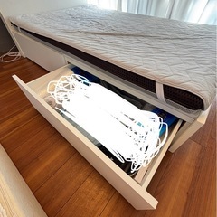 【9/4まで】セミダブルベッドフレーム　ニトリ　充電器付きの画像