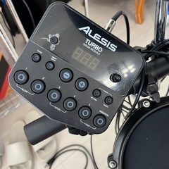 Alesis 電子ドラムセット➕PLAYTECH ベースアンプ コンポタイの画像