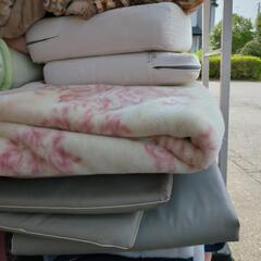 無料　毛布、クッションの画像