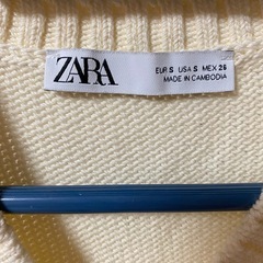 ZARA Vネック ニットベストの画像