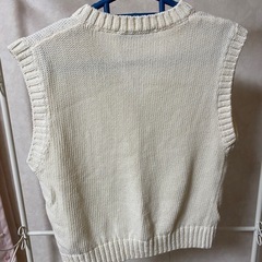 ZARA Vネック ニットベストの画像