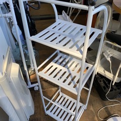 バスルームオープンシェルフの画像