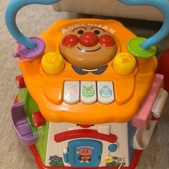 3つまとめ売り‼️ ①アンパンマン大きなよくばりボックス ② ワンワンとうーたん さわってあそんで冒険しよう! ワンワンのゆびさきいっぱいボード ③手押し車の画像