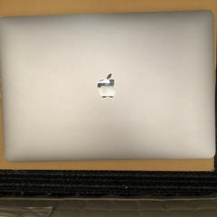 「アップル MacBook Pro 15インチ Touch Bar モデル MLH32J/A」
の画像