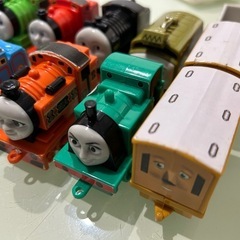 トーマス　機関車たち　おもちゃの画像