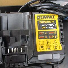 デウォルト DEWALT DECF902 インパクトレンチ 中古美品 バッテリ10.8V二個/充電器 【ハンズクラフト宜野湾店】の画像