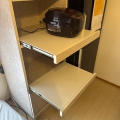早くお取引できる方！綺麗な食器棚の画像