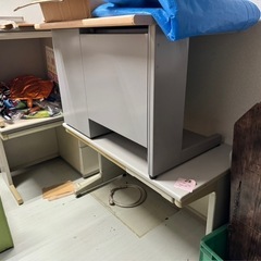 オフィスデスクの画像