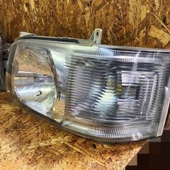 200系ハイエース1型2型純正ヘッドライト左右セットの画像
