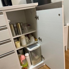 食器棚の画像