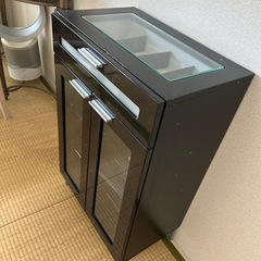 ガラスキャビネットの画像