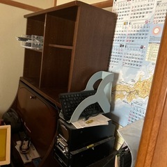 勉強机、本棚の画像