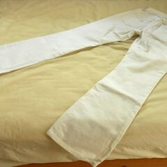 GAP、ブーツカット、ホワイトデニム。の画像