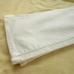 GAP、ブーツカット、ホワイトデニム。の画像