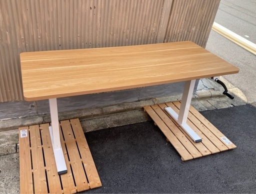 昇降式テーブル