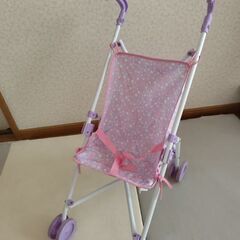 おもちゃのベビーカーの画像