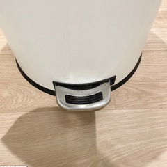 【無料】ダストペール ゴミ箱 ステンレス ホワイトの画像