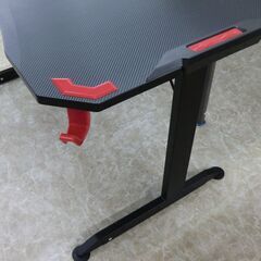 ゲーミングデスクの画像