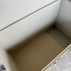 クローバー柄 スタンドポスト付きラック ガーデニング アンティーク調の画像