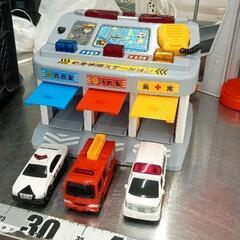0827-123 トミカ　緊急車両ステーションの画像