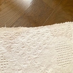 オフホワイト　ラグマット　マルチカバー　ハート柄☆サイズ　縦約77.6㎝×横約136.7㎝★インテリアの画像