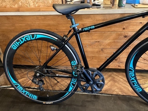 【SALE！8月末まで防犯登録無料！NEXTYLE前後タイヤ・チューブ新品！】7段変速　700×28cロードバイク　ブラック