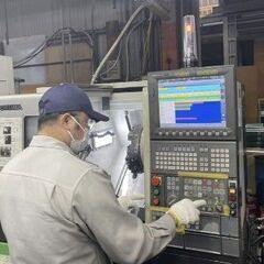 【年俸380万円以上×手当が豊富で充実◎】自動車ハンドルの製造のリーダー候補！車好きな方必見！事業の安定性×将来性も期待できるお仕事◎社員ファーストで働きやすい！スタッフ同士の仲が良い快適職場♪の画像