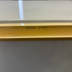 SANYO 小型冷蔵庫　アイボリーの画像