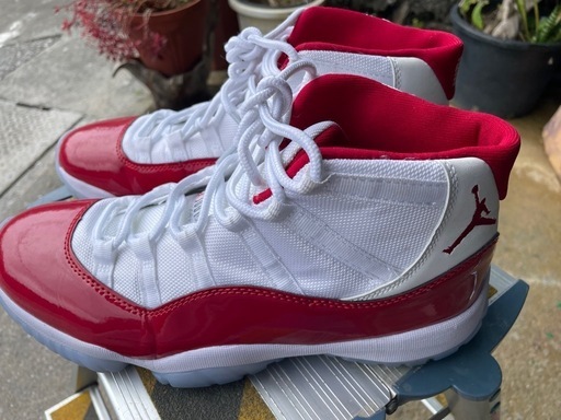 ③ 値下げしました！美品　NIKE AIR JORDAN 11 RETRO Varsity Red 白赤　28cm