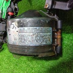 日立 NV50HR 高圧釘打ち機【市川行徳店】【店頭取引限定】【中古】管理番号：ITEZ4AN3NDC4の画像