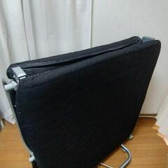 折り畳みベッドの画像