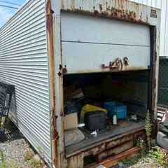 トラック荷台 八幡に2台あり W210 D430 H220/W245 D660 H280の画像