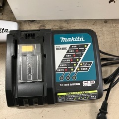 I2508-764 makita 充電式クリーナ CL180FD 年式表記無し 動作確認済み バッテリー＆充電器付き ※バラ売り不可 中古の画像