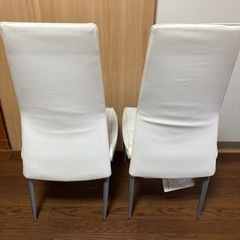 白いダイニング椅子2脚お譲りしますの画像