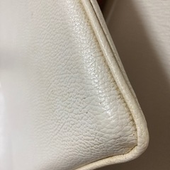 白いダイニング椅子2脚お譲りしますの画像