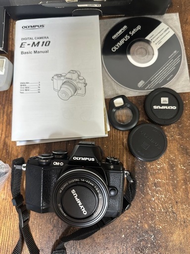 オリンパス OM-D E-M10 14-42mm EZ レンズキット 海外版3脚