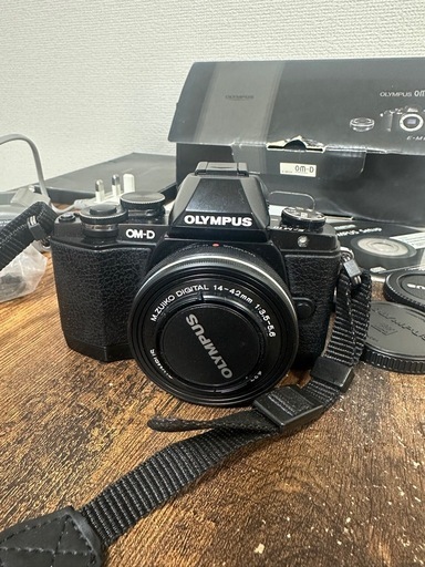 オリンパス OM-D E-M10 14-42mm EZ レンズキット 海外版3脚