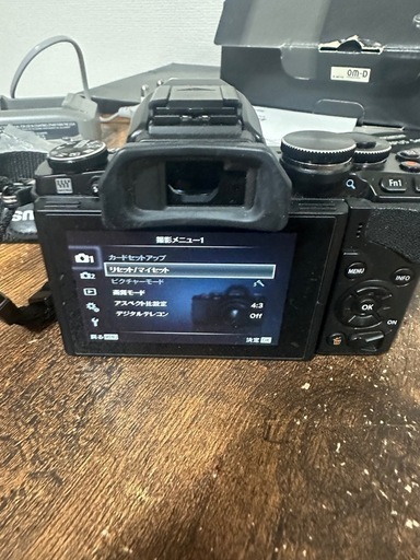 オリンパス OM-D E-M10 14-42mm EZ レンズキット 海外版3脚