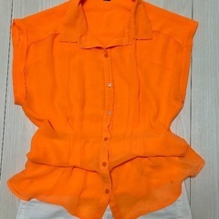 Forever21 オレンジブラウスの画像