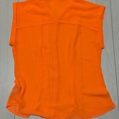 Forever21 オレンジブラウスの画像